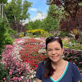We have two new videos up this morning highlighting the stunning gardens of Mackinac Island with the fabulous Jack of jackbarnwelldesign!  Check out the link in our bio to see these unbelievable spaces and to find inspiration for your own garden.  I know my head is swimming with tons of ideas I want to incorporate into my space.  Enjoy❣️ #mackinacisland #grandgardenshow #gardeninspiration 

#growbloomthrive #gardeningwithcreekside
.
.
#creeksidenurseryinc #southerngardens #southerngardening #zone7gardening #northcarolina #dallasnc