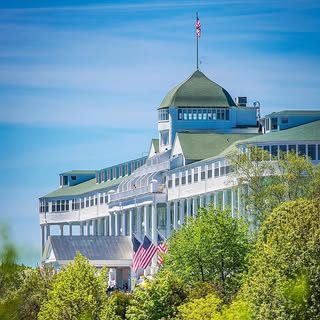 Summer days are here!☀️ #grandhotelmichigan #mackinacisland #americassummerplace #130grandanniversary #june #summer #makeitmackinac #summerresort