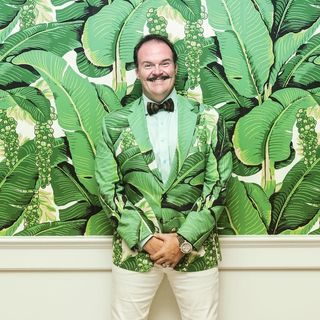 Our guests at Grand Hotel take fashion very seriously! One of our regular guests here got a suit jacket custom made from the Dorothy Draper & Co. print called "Brazilliance" and now he can basically hide anywhere in the hotel. 🍃👍😄 #grandhotelmichigan #mackinacisland #dorothydraper #carletonvarney #americassummerplace #130grandanniversary #brazilliance #fashion