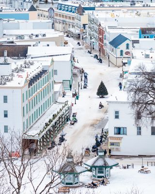The hustle and bustle of Mackinac Island during the holidays looks a little different. How are you getting ready for the holidays? ❄️

#GrandHotelMichigan #MackinacIsland