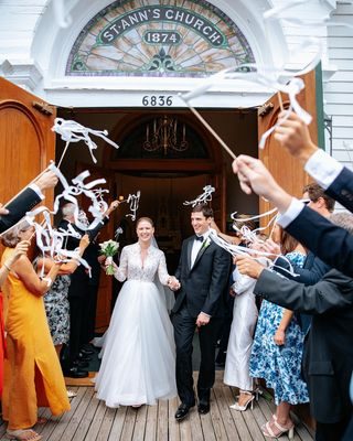 The perfect send-off at St. Anne’s following the ceremony! 🫶