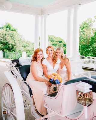 Happy Mother’s Day!! 🌸 Show your mom just how much you love her today!! 🌷🥂🌷